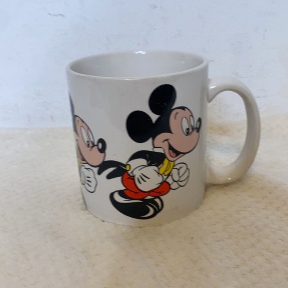 Vintage RARE Disney Mickey Mouse Running Wrap around Mug 10 oz Made In Korea